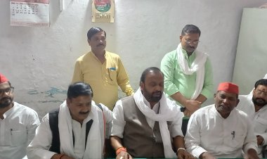 सपा विधायक ने किया प्रेस वार्ता निर्दल प्रत्याशी मदन यादव पर लगाया दाव