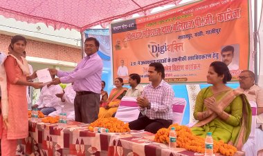 महंथ मणिराज दास गणिराज महाविद्यालय पर बांटा गया टैबलेट,