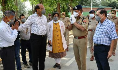 शारदा हाॅस्पिटल में नवनिर्मित 21 हजार किलोग्राम क्षमता वाले ऑक्सीजन प्लांट का किया गया उद्घाटन