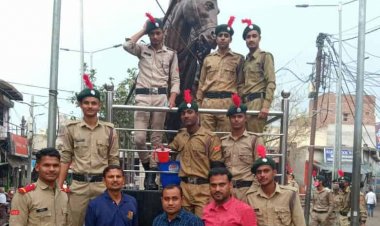 गैर राजनीतिक व्यक्तित्व एवं राष्ट्र के लिए सकारात्मक कार्य करने वाले महापुरुषों की प्रतिमाओं को साफ करने का लिया निर्णय