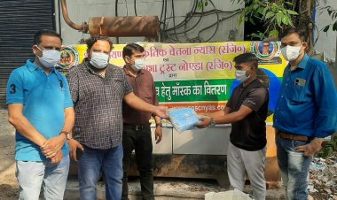 सीएमओ आफिस को दिए 1000 मास्क व 10 लीटर सेनेटाइजर