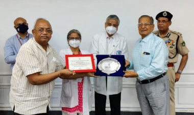 एम्स ने रक्तदान शिविर आयोजन के लिए लक्ष्मी नारायण मंदिर को किया सम्मानित