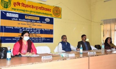 एमिटी विश्वविद्यालय के वैज्ञानिकों ने किसानों को दिया प्रशिक्षण