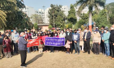 जल वायु विहार सेक्टर 21 व 25 निवासियों ने वोटिंग अधिकार न दिए जाने के विरोध में किया शांतिपूर्ण प्रदर्शन मार्च