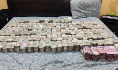 नोएडा पुलिस ने किए ₹3,70,50,000 कैश बरामद