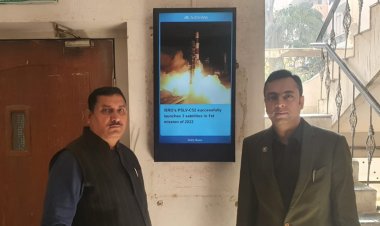 गुलमोहर एन्क्लेव में लगा डिजिटल नोटिस बोर्ड