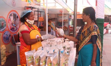 सरस मेले में बिहार और झारखंड के उत्पाद बन रहे हैं लोगों की पसंद