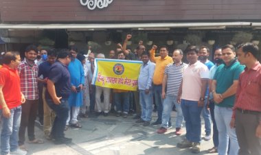 हिन्दू जागरण मंच एवं संघ कार्यकर्ताओं ने देखी "द कश्मीर फाइल्स" फिल्म