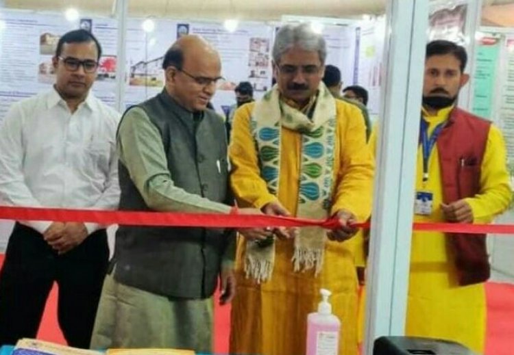 सार्थक एडुविजन में छाया महात्मा गांधी केन्द्रीय विवि कुलपति प्रो संजीव कुमार शर्मा ने किया केविवि के स्टॉल का उद्घाटन