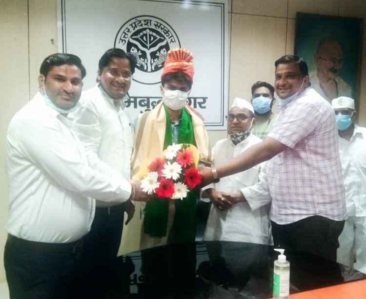 डीएम सुहास एलवाई को काँग्रेस के नेताओ ने किया सम्मानित