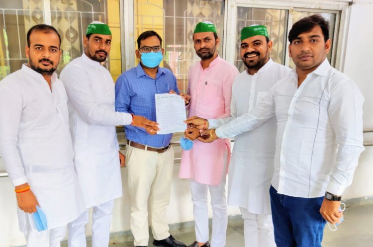 मूल मुवावजे को लेकर डीएम से मिला किसान एकता संघ का प्रतिनिधि मंडल