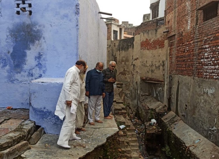 भाजपा सरकार मे मंदिर का बुरा हाल, पार्षद शिरोमणि ने मंदिर बनवाने का किया ऐलान