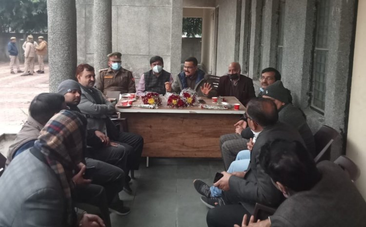 पुलिस विभाग ने आरडब्ल्यूए-72 के साथ की बैठक