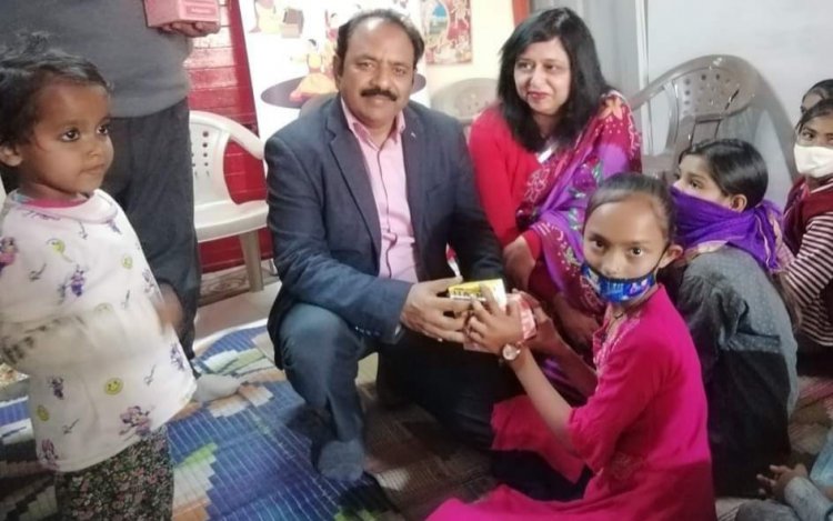 कला भारती फाउंडेशन की अनोखी पहल, निर्धन बच्चों के बीच मनाया ब्रांड अंबेडकर एना सोनी का जन्मदिन