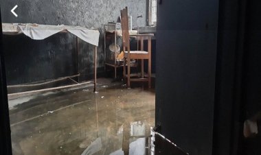 धर्मागतपुर प्राथमिक स्वास्थ्य केंद्र के कर्मचारी बारिश से हुए बेसहारा