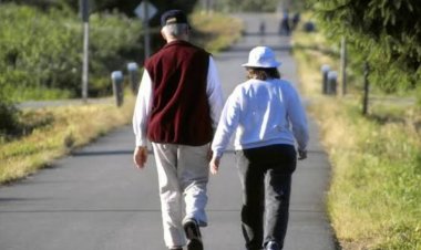 वृद्धों के घूमने-फिरने एवं सामाजिक मेलजोल को सीमित करती है पेशाब पर नियंत्रण की कमी - पैन हैल्थ का लिबर्टी इन लाइफ 2022 सर्वे