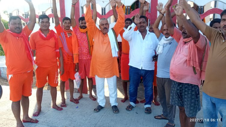 बाबा धाम के लिए जत्थे को भाजपा नेता ने किया रवाना