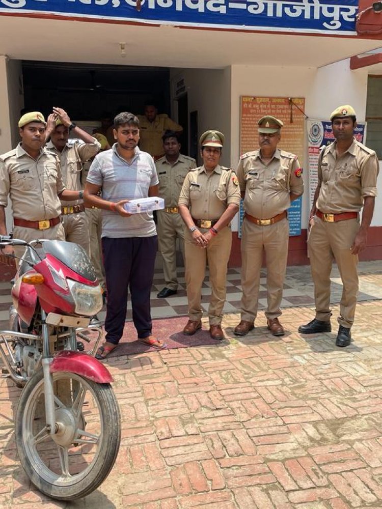 लूट की बाइक और असलहा के साथ एक गिरफ्तार