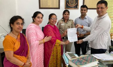 मालवीय नगर, दिल्ली पुलिस थाने में राष्ट्रध्वज सम्मान अभियान के बारे जागृति की गई