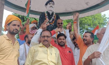 ब्लॉक प्रमुख राजन सिंह के नेतृत्व मे निकला तिरंगा यात्रा