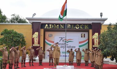 हनीप्रीत इन्सां  ने डेरा सच्चा सौदा में लहराया राष्ट्रीय ध्वज तिरंगा