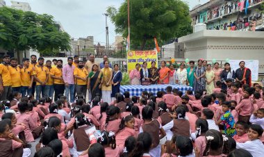 स्याद्वाद युवा क्लब द्वारा सरकारी स्कूल के बच्चों को किया गया पुरस्कृत