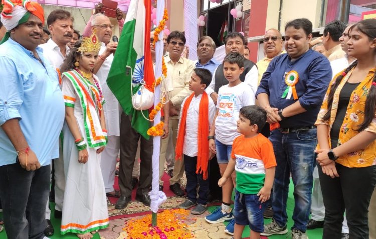 ध्वजारोहण व सांस्कृतिक कार्यक्रम का हुआ आयोजन