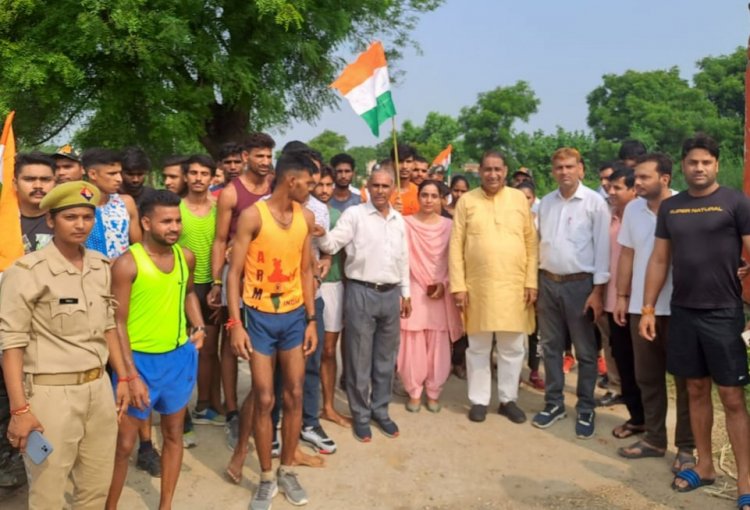 दादरी में मैराथन दौड़ का हुआ आयोजन, यात्रा निकालकर नागरिकों को हर घर तिरंगा अभियान का दिया संदेश