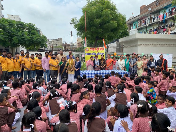 स्याद्वाद युवा क्लब द्वारा सरकारी स्कूल के बच्चों को किया गया पुरस्कृत