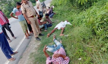 तेज रफ्तार बस ने बाइक सवारों को मारा टक्कर तीन घायल