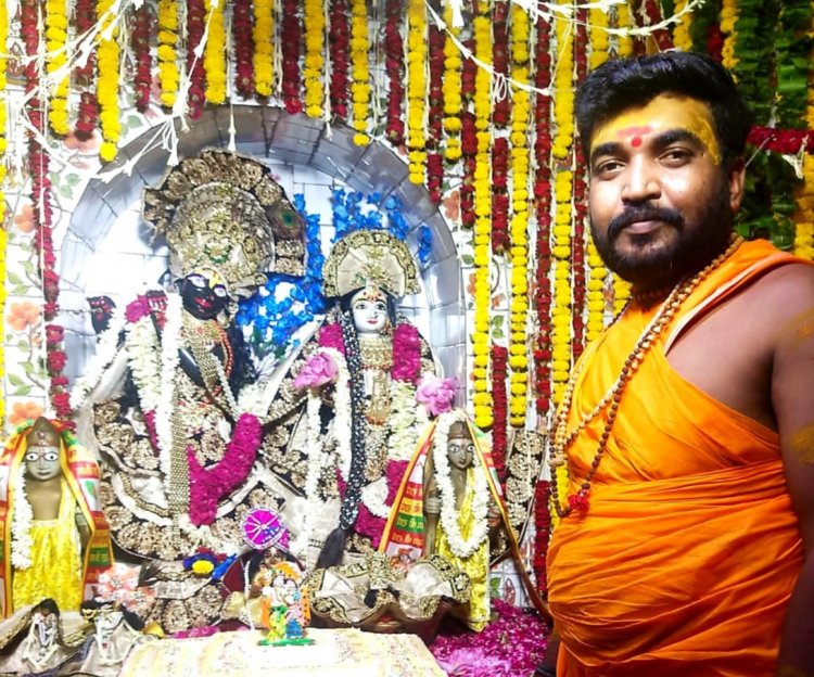 पक्का घाट मंदिर में धूमधाम के साथ मनाई गई राधा अष्टमी