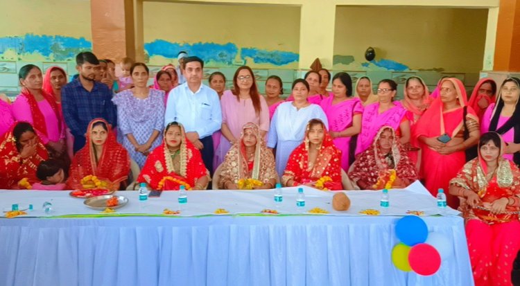 आंगनबाड़ी केन्द्रों पर हुआ गोद भराई कार्यक्रम