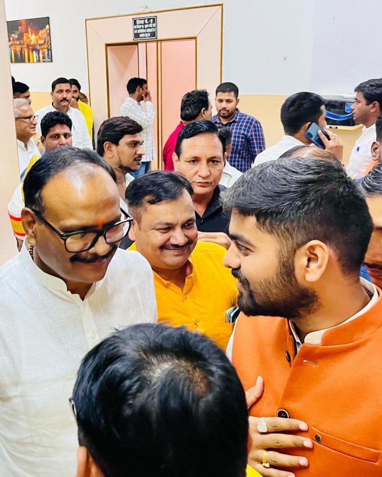 गाजीपुर की स्वास्थ्य व्यवस्था चरमराई ,भाजपा युवा नेता ने डिप्टी सीएम को सौंपा पत्र