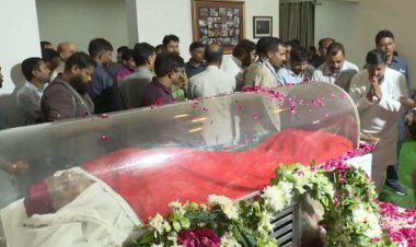 विधायक डा वीरेंद्र यादव ने सैफई पहुंच कर संरक्षक मुलायम सिंह यादव को श्रद्धांजलि दी