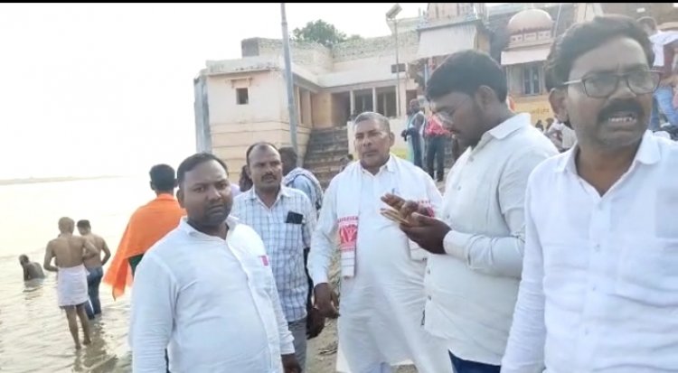 सास का अंतिम संस्कार करने गया दामाद गंगा में डूबा