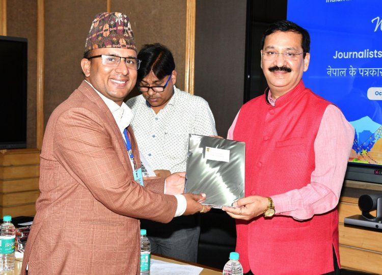 नेपाल के 18 पत्रकारों के प्रतिनिधिमंडल ने किया आईआईएमसी का दौरा