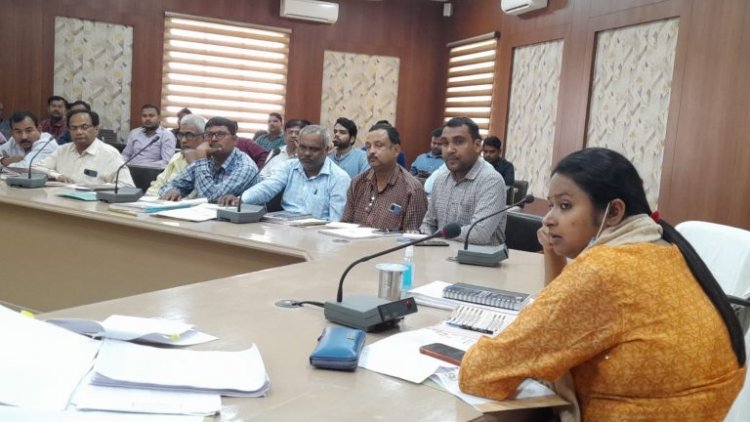 डीएम हुई शक्त, अल्पसंख्यक कल्याण अधिकारी का 1 दिन का वेतन काटने का दिया निर्देश