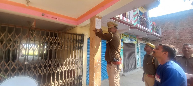पवन हॉस्पिटल का फरार संचालक,  कुर्की का नोटिस चस्पा