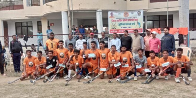 जूनियर हाकी प्रतियोगिता मे करमपुर ने जमाया कब्जा