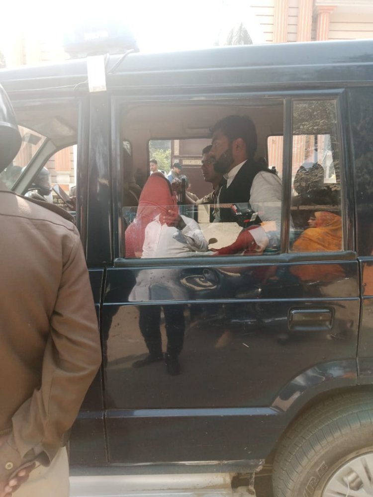 पीजी कॉलेज का छात्र नेताओं ने की तालाबंदी, हुई गिरफ्तारी