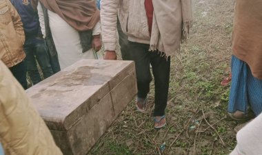 चहारदीवारी फांद कर चोरों ने उड़ाए लाखों का माल