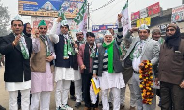 रालोद कार्यकर्ता व किसानों ने किया पैदल मार्च