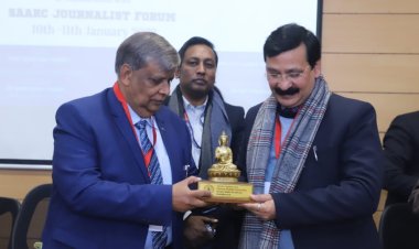 कम्युनिकेशन का काम है लोगों जोड़नाः प्रो.संजय द्विवेदी