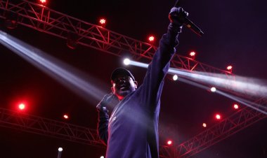 मीठीबाई क्षितिज में राजा किसी और की तरह दिल पर राज नहीं करता