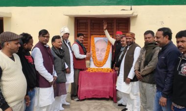 स्वर्गीय जनेश्वर मिश्र के पुण्यतिथि पर समाजवादियों ने किया नमन