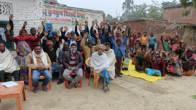 ग्राम सभा में नाली और रास्ता बना समस्या प्रधान  ने दी चेतावनी