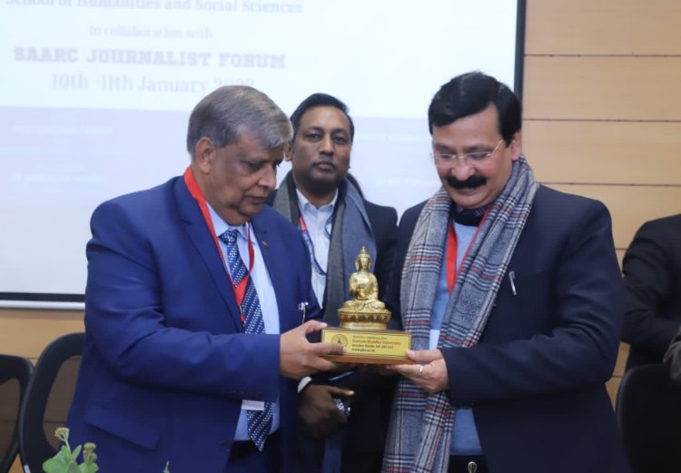 कम्युनिकेशन का काम है लोगों जोड़नाः प्रो.संजय द्विवेदी