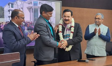 स्किल्स अपनाएं और अपने कल को बेहतर बनाएं : प्रो. द्विवेदी