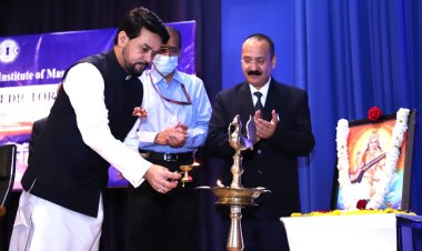 दुनिया का सबसे खतरनाक वायरस है 'फेक न्यूज' : अनुराग ठाकुर