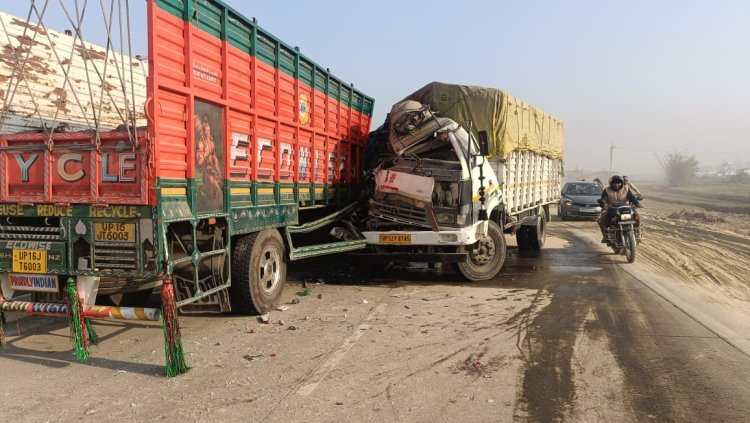 विपरीत दिशा से आ रहे दो ट्रकों मे हुआ जोरदार टक्कर,  एक की हालत गंभीर